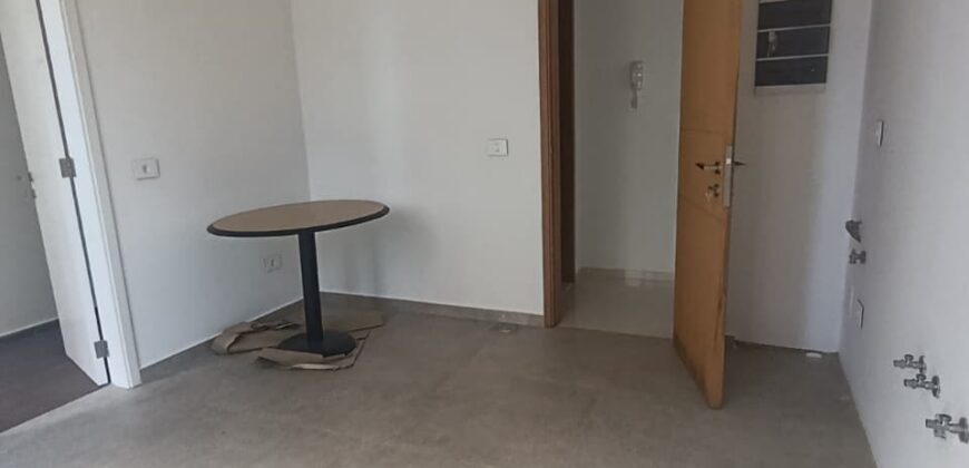 For Sale: Apartment in Ain Saade