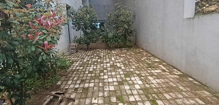 For Sale: Apartment in Ain Saade