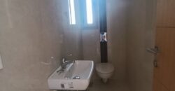 For Sale: Apartment in Ain Saade