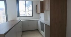 For Sale: Apartment in Ain Saade