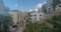 For Sale: Apartment in Ain Saade