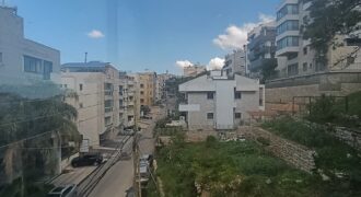 For Sale: Apartment in Ain Saade