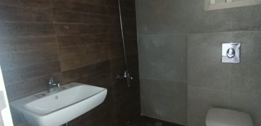 For Sale: Apartment in Ain Saade