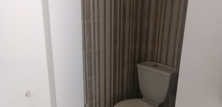 For Sale: Apartment in Ain Saade