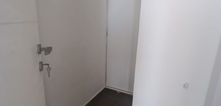 For Sale: Apartment in Ain Saade