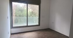 For Sale: Apartment in Ain Saade