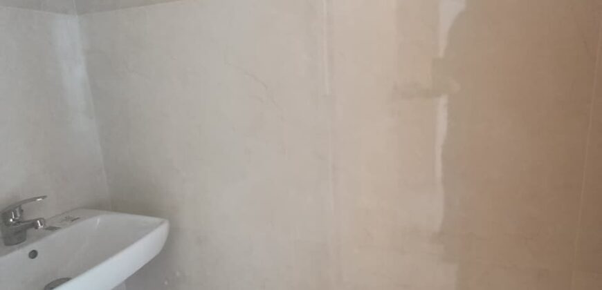 For Sale: Apartment in Ain Saade