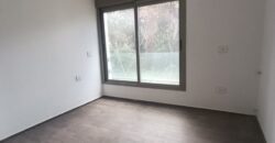 For Sale: Apartment in Ain Saade