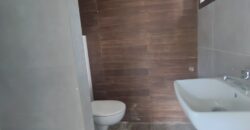 For Sale: Apartment in Ain Saade