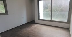 For Sale: Apartment in Ain Saade