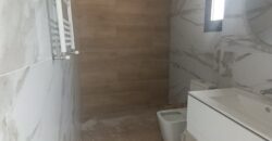 For Sale: Apartment in Ain Saade