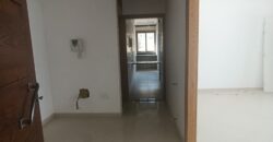 For Sale: Apartment in Ain Saade