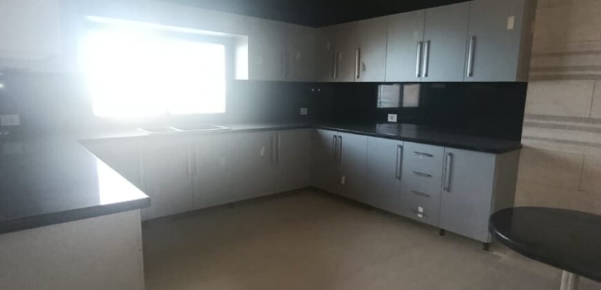 For Sale: Apartment in Ain Saade