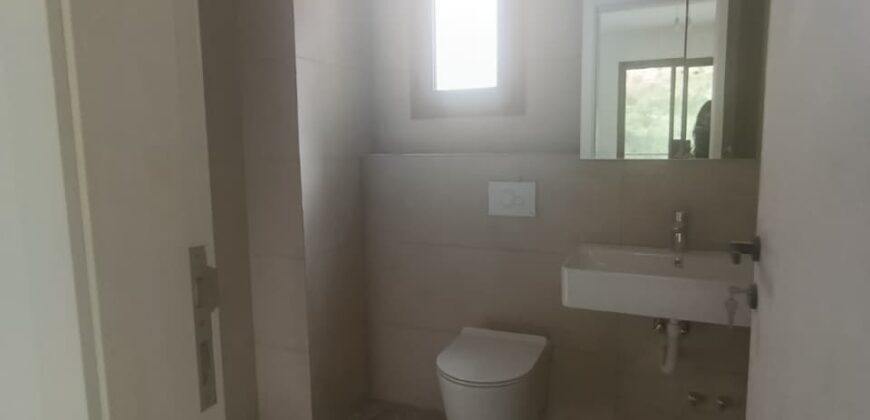 For Sale: Apartment in Ain Najem