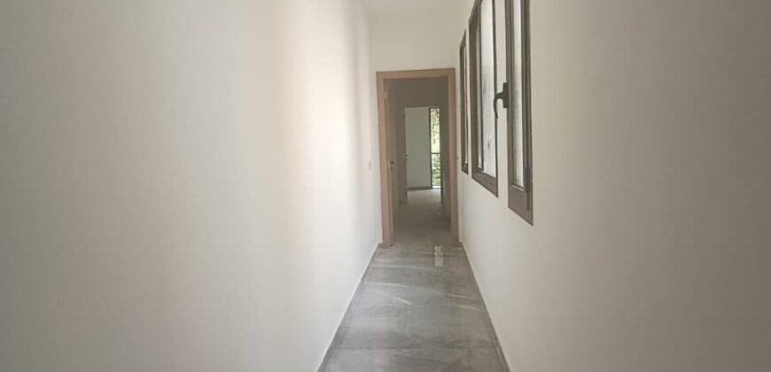 For Sale: Apartment in Ain Najem