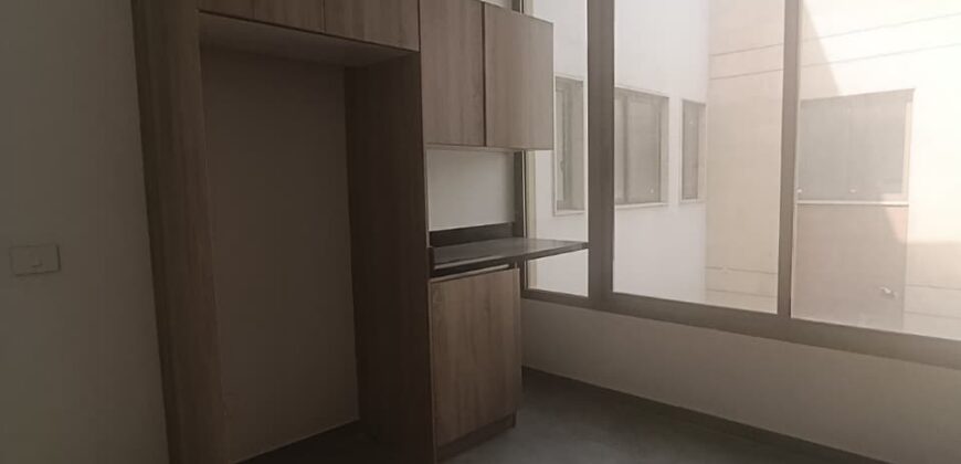 For Sale: Apartment in Ain Najem