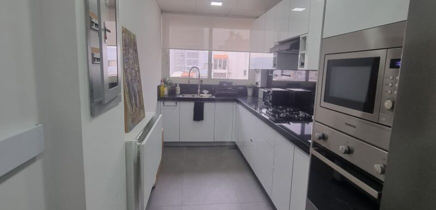 For Sale: Apartment in Achrafieh