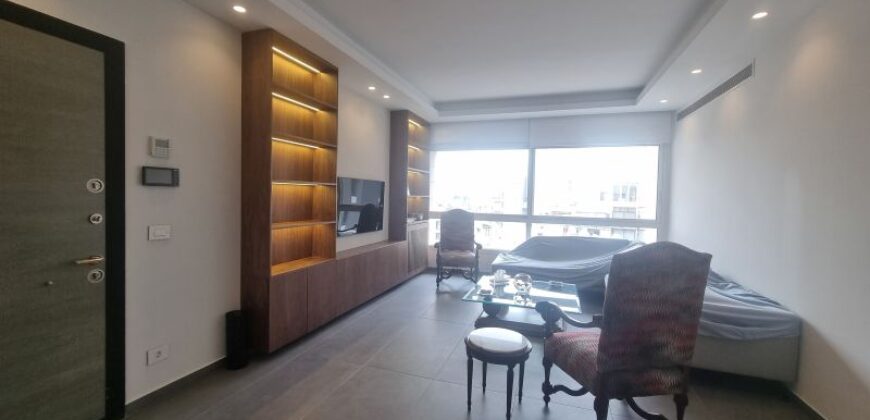 For Sale: Apartment in Achrafieh