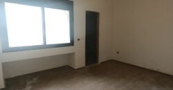 For Sale: Apartment in Ain Saade