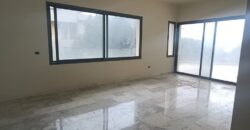 For Sale: Apartment in Ain Saade