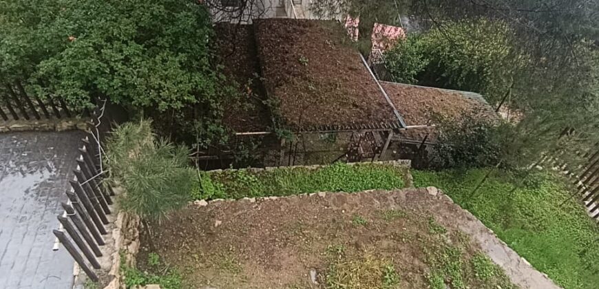 For Sale: Apartment in Ain Saade