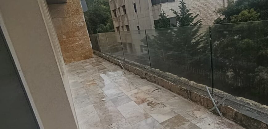 For Sale: Apartment in Ain Saade