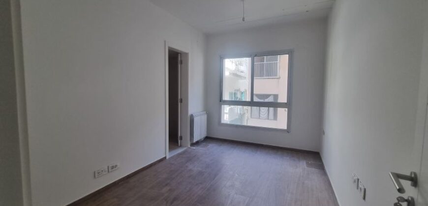 For Sale: Apartment in Achrafieh