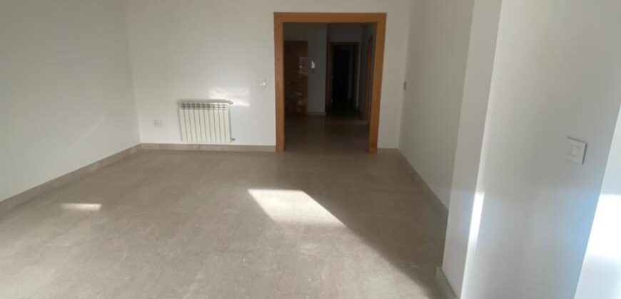 For Sale: Apartment in Dbayeh