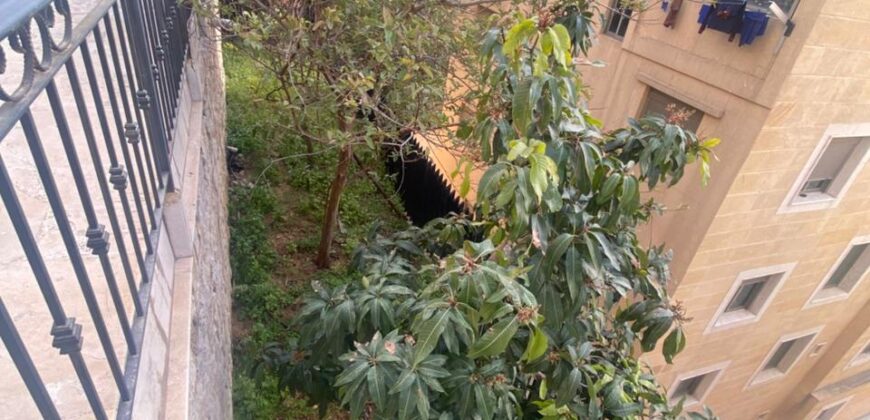 For Sale: Apartment in Dbayeh