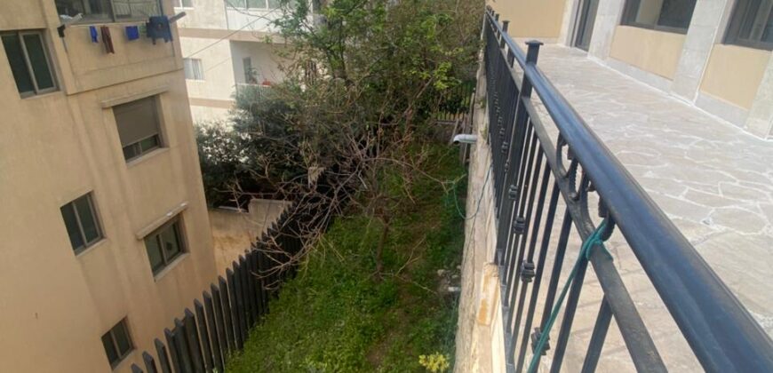 For Sale: Apartment in Dbayeh