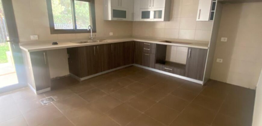 For Sale: Apartment in Dbayeh