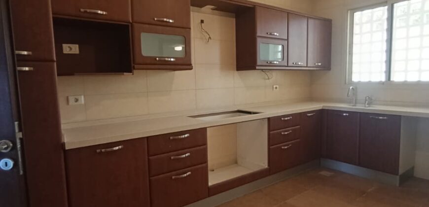 For Sale: Apartment in Mtayleb