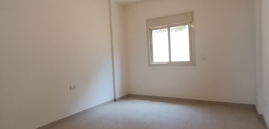 For Sale: Apartment in Mtayleb