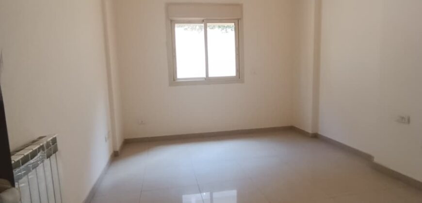 For Sale: Apartment in Mtayleb