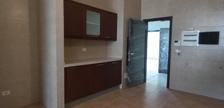 For Sale: Apartment in Mtayleb