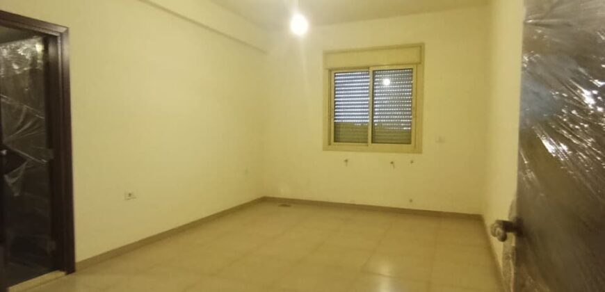 For Sale: Apartment in Mtayleb
