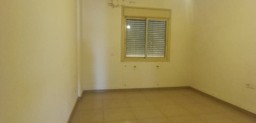 For Sale: Apartment in Mtayleb
