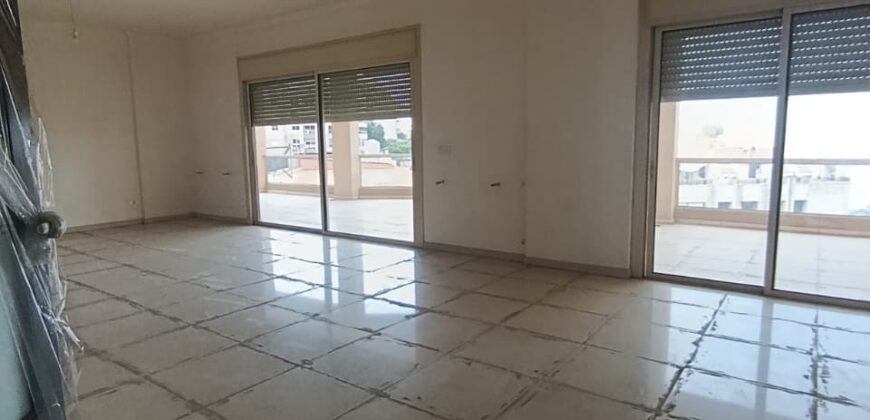 For Sale: Apartment in Mtayleb