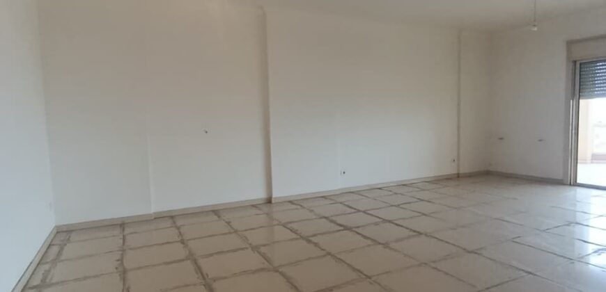 For Sale: Apartment in Mtayleb