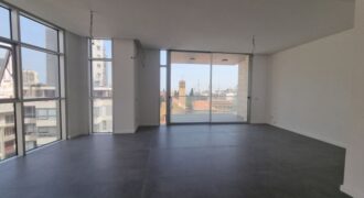 For Sale: Apartment in Achrafieh