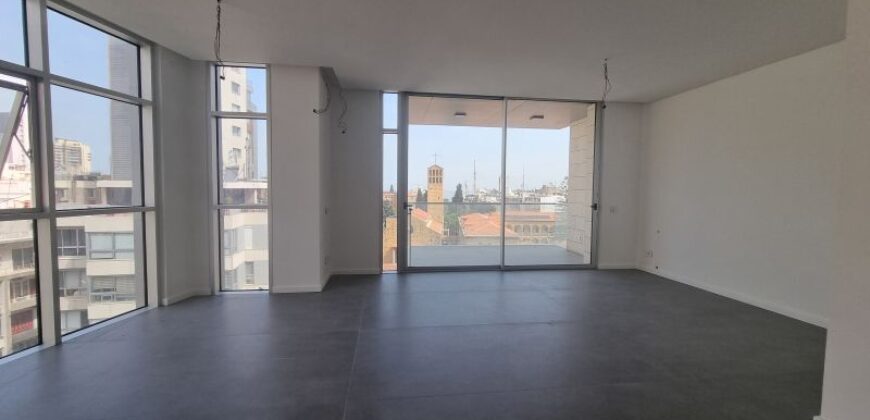 For Sale: Apartment in Achrafieh
