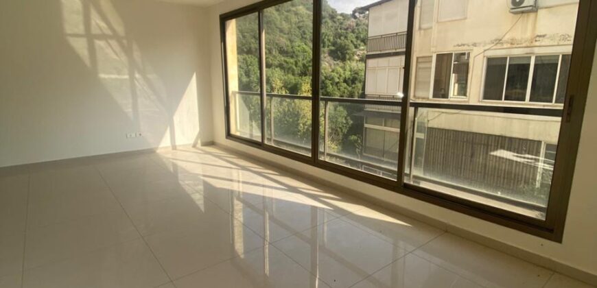 For Sale: Apartment in Naccache