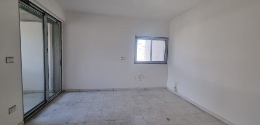 For Sale: Apartment in Ras El Nabeh