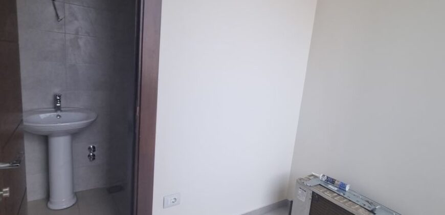 For Sale: Apartment in Ras El Nabeh