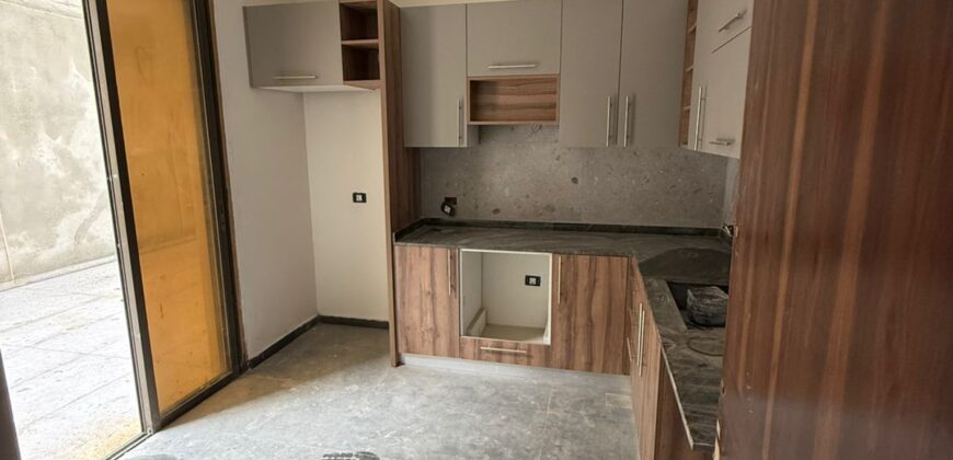 For Sale: Apartment in Mansourieh