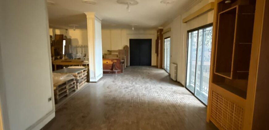 For Sale: Showrroom in Mansourieh