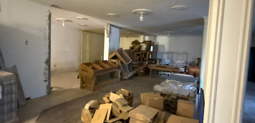For Sale: Showrroom in Mansourieh