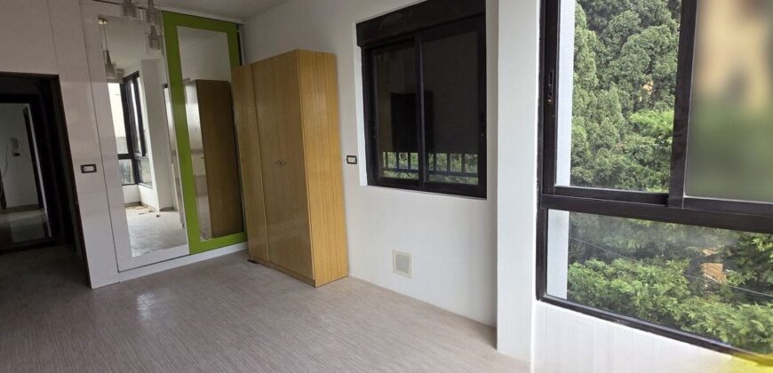 For Sale: Apartment in Horsh Tabet