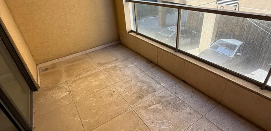 For Sale: Apartment in Dekweneh