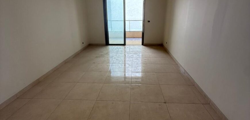 For Sale: Apartment in Dekweneh
